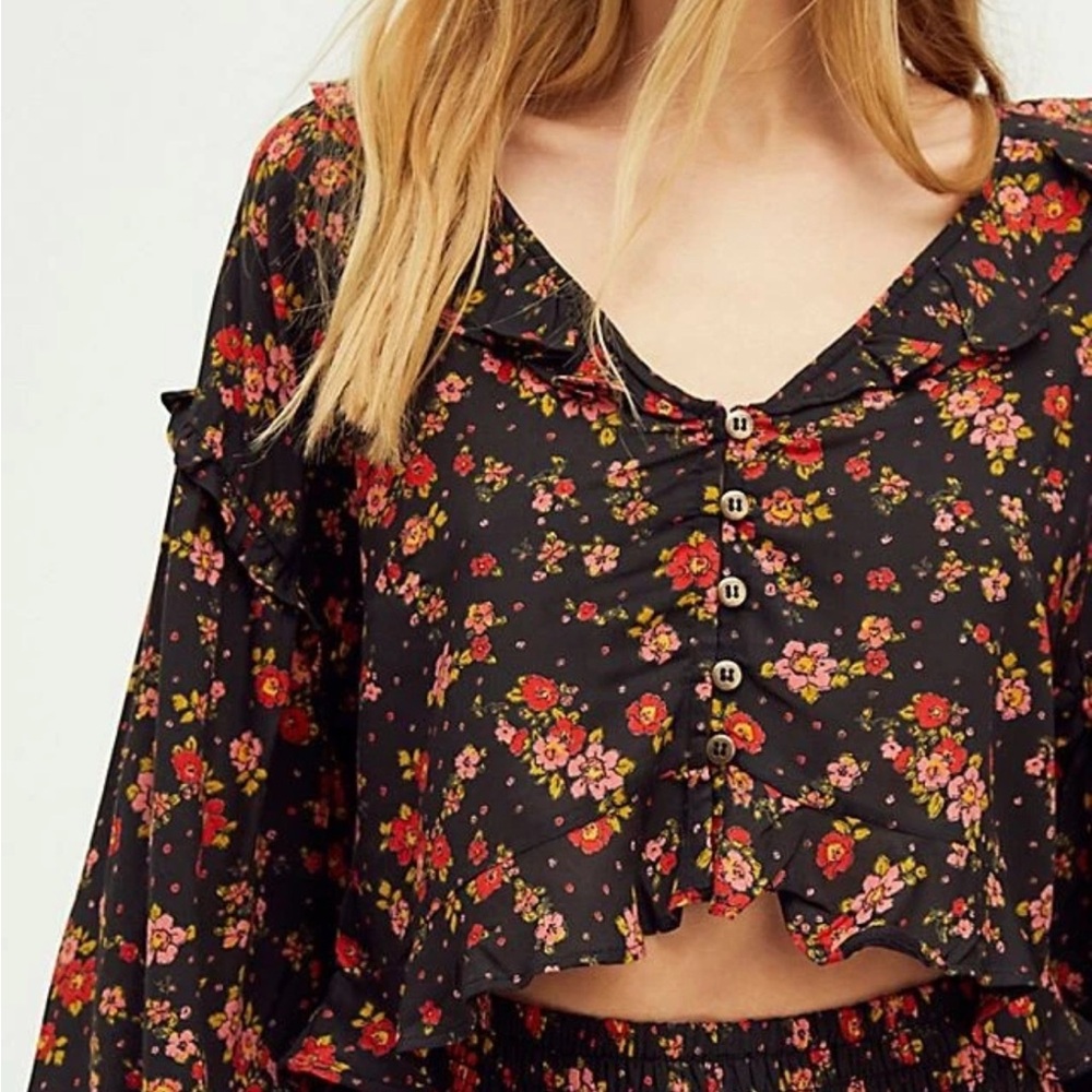 Free People Womans Secret Garden Blouse Shirt Crop Top Size Medium Red Floral